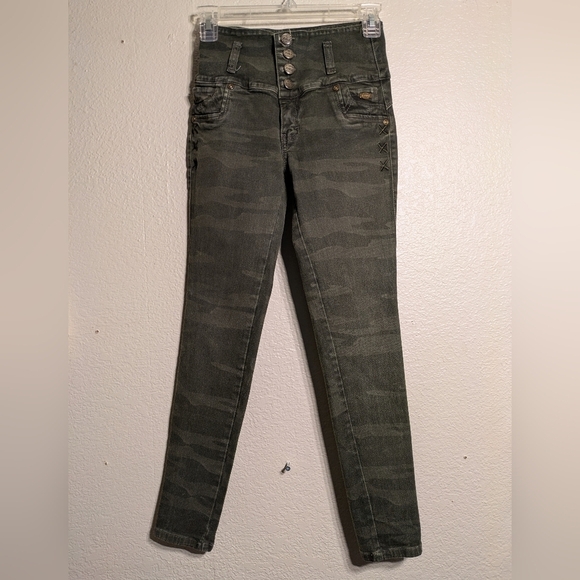 tiki Green Camouflage Skinny Jeans Size 5 Pre-owned - Picture 1 of 9